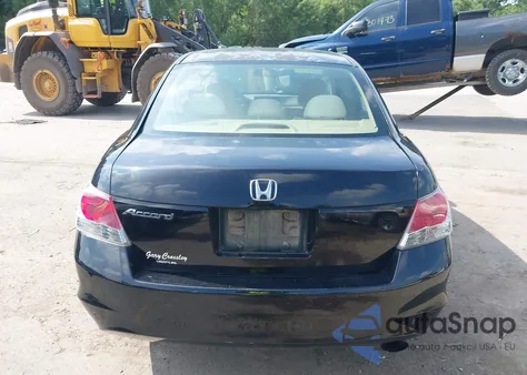 2008 Honda Accord Lxp z USA, uszkodzony, nr VIN 1HGCP26418A101022